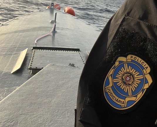 Новини світу - Біля Португалії виловили підводний наркочовен