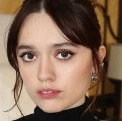 Новини культури - Акторка Еймі Лу Вуд відповіла SNL на глузування з її зубів