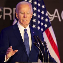 Новини світу - Байден вперше після відставки виступив з критикою Трампа