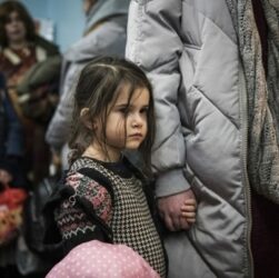 Новини України - Через війну Україна втратила половину свого дитячого населення - Кулеба