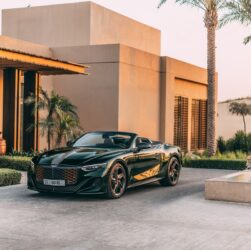 Авто новини - Дебютував найдорожчий автомобіль Bentley