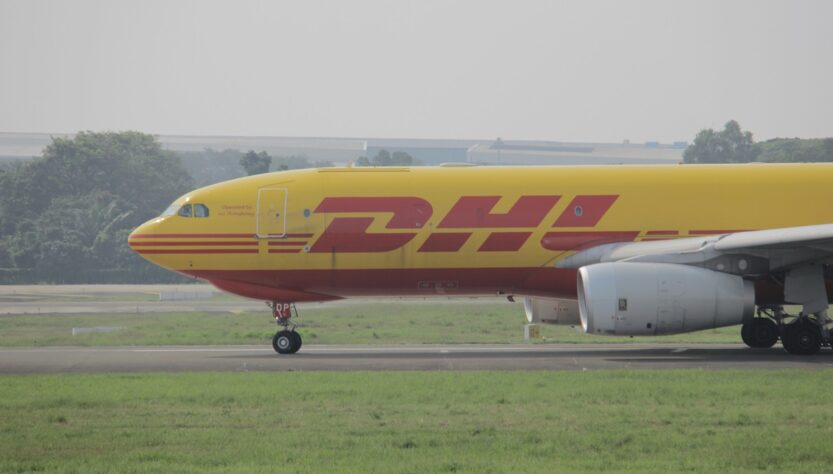 Новини бізнесу - DHL призупинить доставку США посилок ціною від $800 для приватних осіб