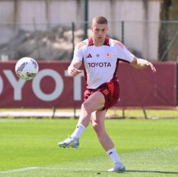 Новини спорту - Довбик серед тих гравців Роми, чиє можливе залишення клубу