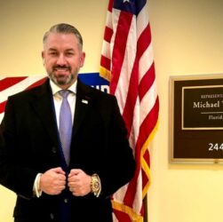 Новини світу - Емісар прем'єра Румунії спричинив скандал "порадами" Трампу щодо України