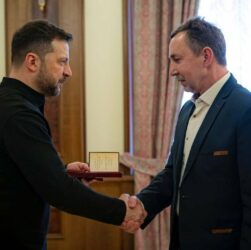 Володимир Зеленський вручив нагороди працівникам оборонно-промислового комплексу