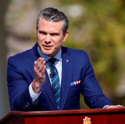 Новини світу - Голова Пентагону наказав обладнати у відомстві кімнату для макіяжу - ЗМІ