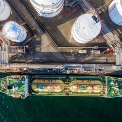 Новини бізнесу - Китай рекордно наростив реекспорт газу через низький попит
