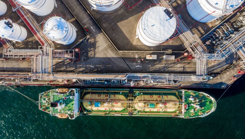 Новини бізнесу - Китай рекордно наростив реекспорт газу через низький попит