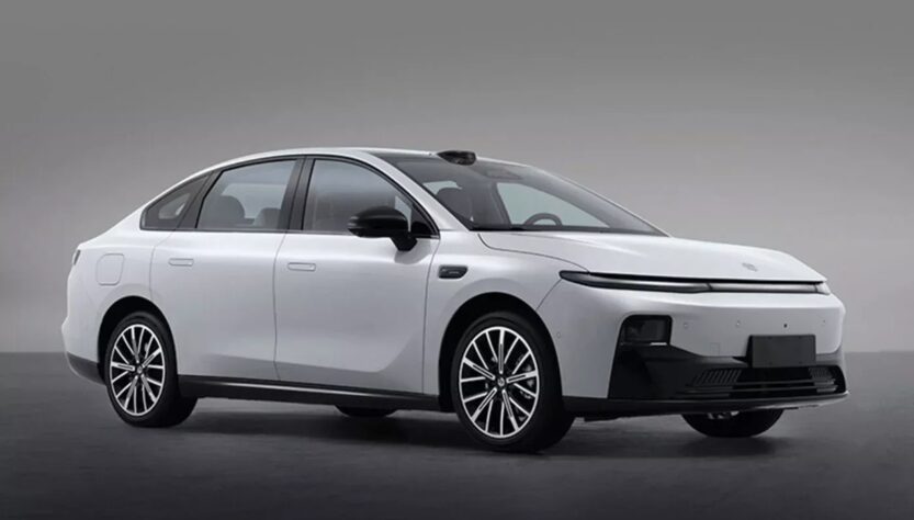 Авто новини - Китайський бренд автогіганта Stellantis представить свій перший седан