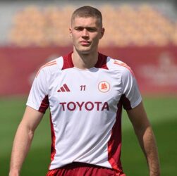 Новини спорту - Колишній функціонер Роми: Довбик має потенціал, але він не на рівні Джеко