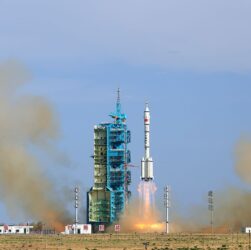 Технології - Космічний екіпаж КНР вирушив до станції Тяньгун