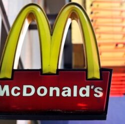 Новини бізнесу - McDonald’s реєструє товарний знак у Росії - ЗМІ