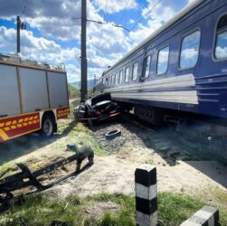 Новини України - На Закарпатті авто зіткнулося з потягом