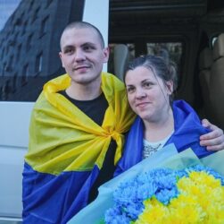 Новини України - Не бачилися три роки: з полону РФ звільнили маму і сина