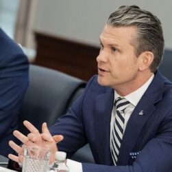 Новини світу - Пентагоні назвав інформацію Геґсета в чаті Signal "несекретною"