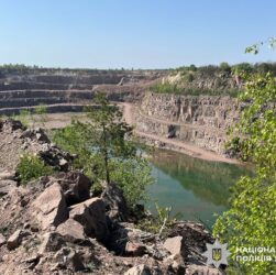 Новини України - Поліція заблокувала роботу підсанкційних кар’єрів і заводів