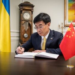 Новини України - Послу Китаю передали докази військової допомоги Пекіна Росії