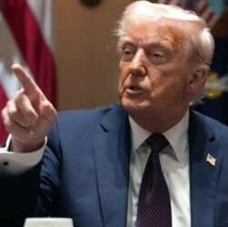 Новини світу - Позиція Зеленського шкодить переговорам - Трамп