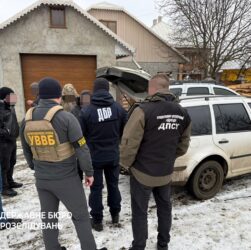 Новини України - Правоохоронця судитимуть за перевезення "ухилянтів" у багажнику