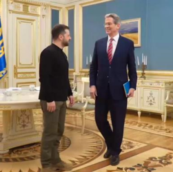 Новини України - "Припиніть стукати пальцем": Зеленський розповів про переговори з Бессентом