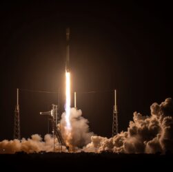 Технології - SpaceX запустила капсулу для повторного входу в атмосферу