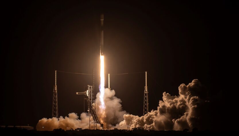 Технології - SpaceX запустила капсулу для повторного входу в атмосферу