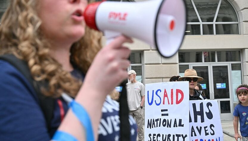 Новини світу - США відновлять шість скасованих раніше програм допомоги - ЗМІ