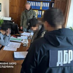 Новини України - Судитимуть суддю з Житомирщини, яка передала своєму батькові закриті дані