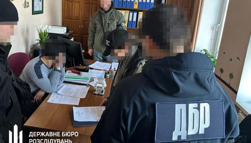 Новини України - Судитимуть суддю з Житомирщини, яка передала своєму батькові закриті дані