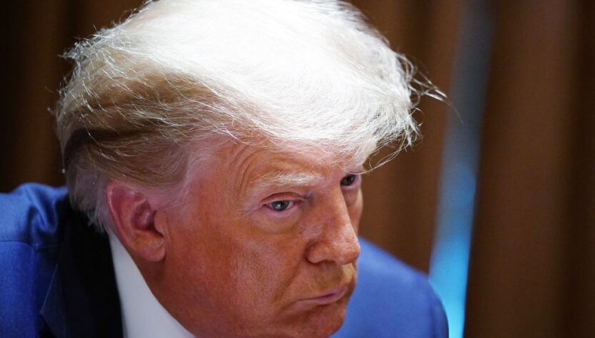 Новини бізнесу - Трамп планує продати 52% акцій у Truth Social