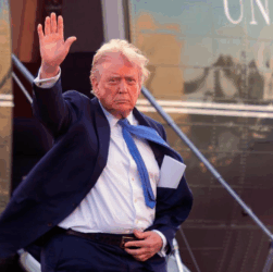 Новини світу - Трамп заявив, що задля миру Зеленський готовий "відмовитися від Криму"