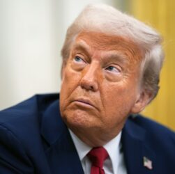 Новини світу - Трамп знову продовжив строки продажу TikTok