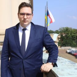 Новини світу - У Чехії висміяли путінське "Великодне перемир'я"