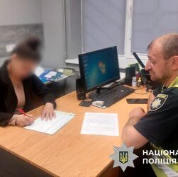 Новини Києва - У День жалоби у Києві жінка слухала російську музику