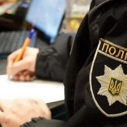 Новини України - У Харкові юнаки показували нацистський жест на меморіалі жертвам Голокосту