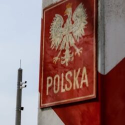 Новини світу - У Польщі відбили масову спробу прориву мігрантів