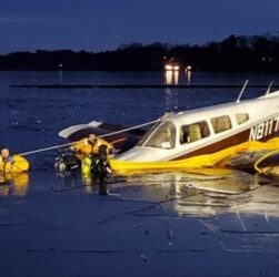 Новини світу - У США літак впав у річку, є загиблі