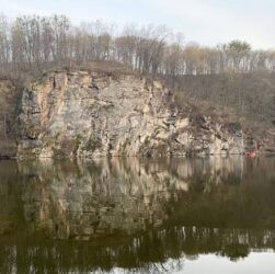 Новини України - У Житомирі чоловік зірвався з 30-метрової скелі