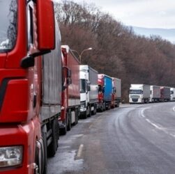 Новини України - Угорщина тимчасово обмежить рух вантажівок