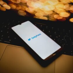 Новини бізнесу - Українські моделі OnlyFans заробили понад 100 млн доларів