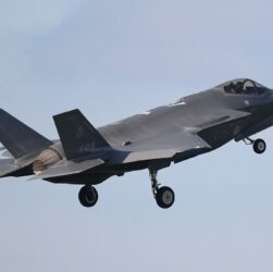 Новини світу - Уперше в історії винищувач F-35 зібрали з двох розбитих літаків
