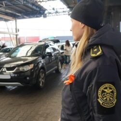 Новини України - Уряд впровадив моніторинг способу життя митників