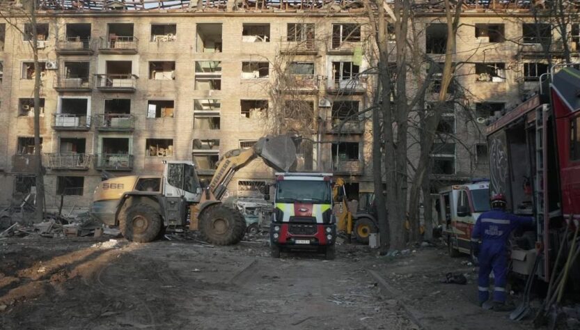 Новини Києва - В Києві завершили рятувальну операцію після удару РФ по будинку
