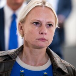 Новини світу - Відмовитися від земель. Скандал з Вікторією Спартц