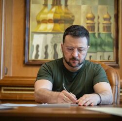 Новини України - Зеленський продовжив мобілізацію і воєнний стан
