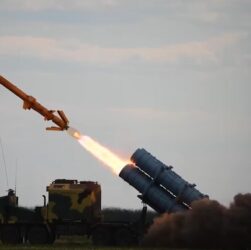 Новини України - Зеленський: Україна виробляє для фронту 40% зброї
