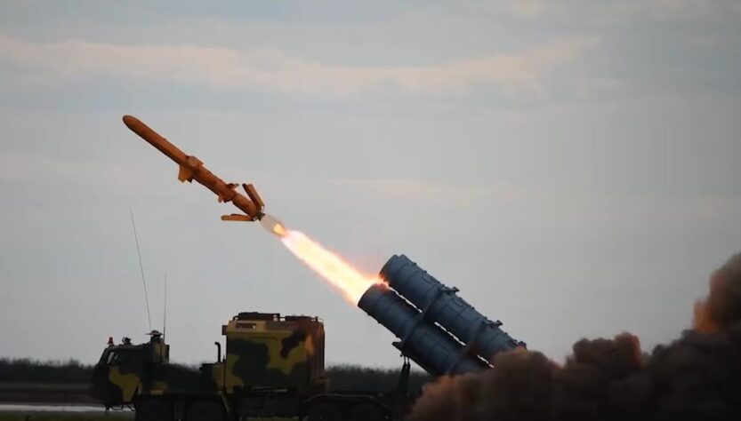 Новини України - Зеленський: Україна виробляє для фронту 40% зброї