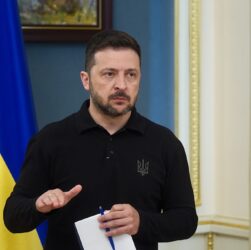 Новини України - Зеленський заслухав доповідь Сирського