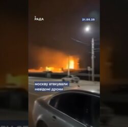 москву атакували невідомі дрони — у місті тимчасово зупинили роботу трьох аеропортів.