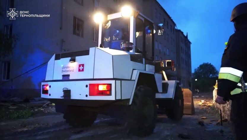 Тернопільські рятувальники ліквідовують наслідки нічного удару